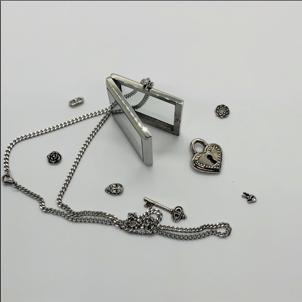 Floating Living Memory Locket Necklace - Picture 2 of 2